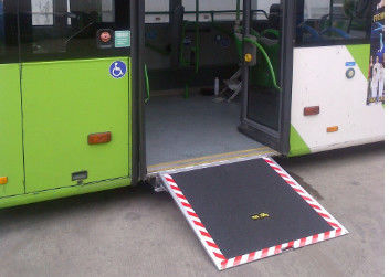 Rampe handicapée de fauteuil roulant d'acier électrique extant solidement pour l'autobus de Pubilic de ville
